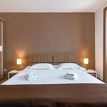 Hb Brilliant Hotel